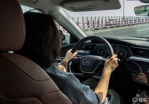 试驾国产电车视频下载