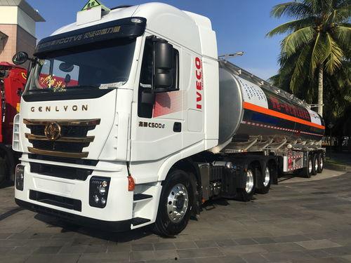 国产红岩卡车视频播放,驾驭力量，驰骋未来