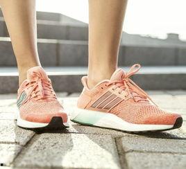 国产最美跑鞋女士视频,轻盈时尚，领跑潮流风尚