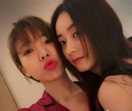 国产醉酒闺蜜自拍视频,一场欢乐与尴尬的视觉盛宴